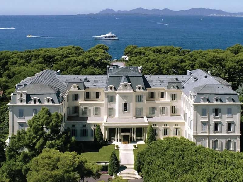 Oetker Collection Masterpiece Hotel — Hôtel du Cap-Eden-Roc exterior drone shot, France
